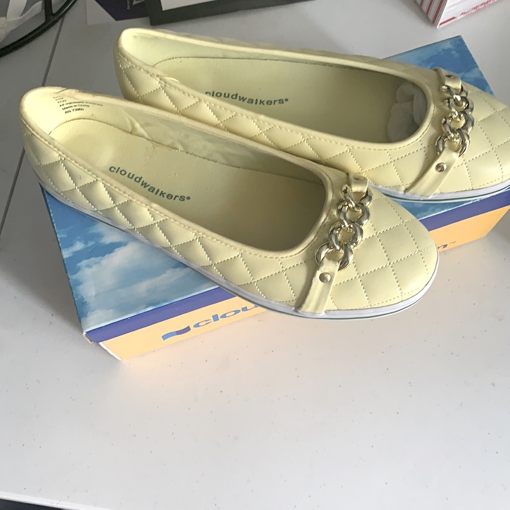 NWT quilted slip-ons for Women in a warm cozy yellow in size 11W.